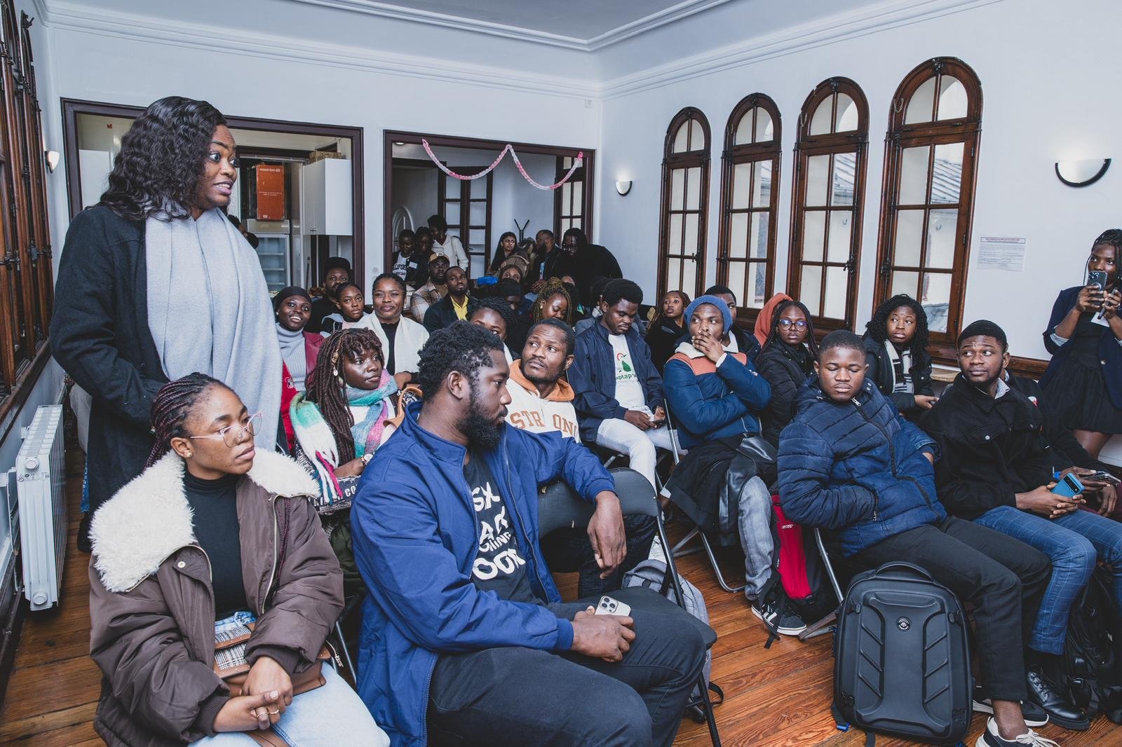 Building digital resilience together in a community workshop